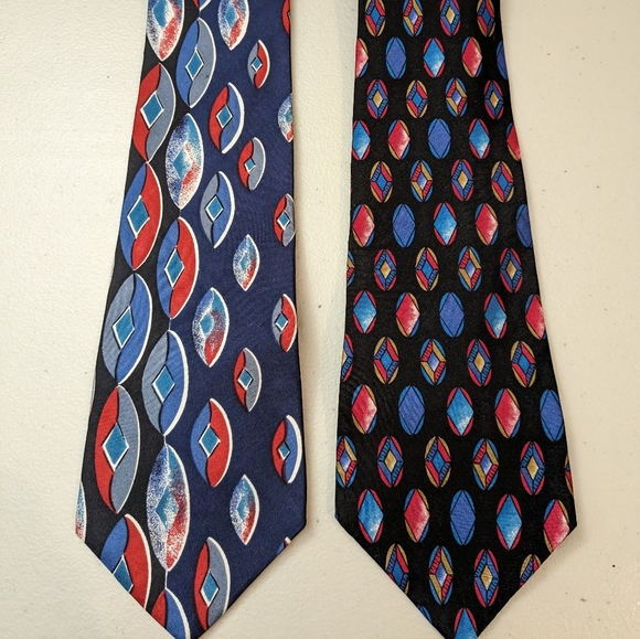 Vintage designer silk ties by Halston. Set of two ties. - Picture 1 of 5